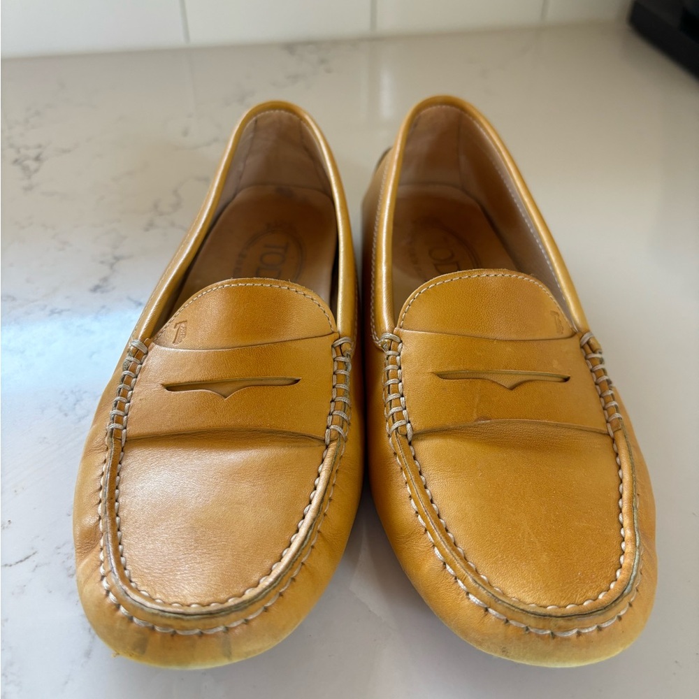 Tod’s Women Gommino Driver Loafer Shoes - Yellow
